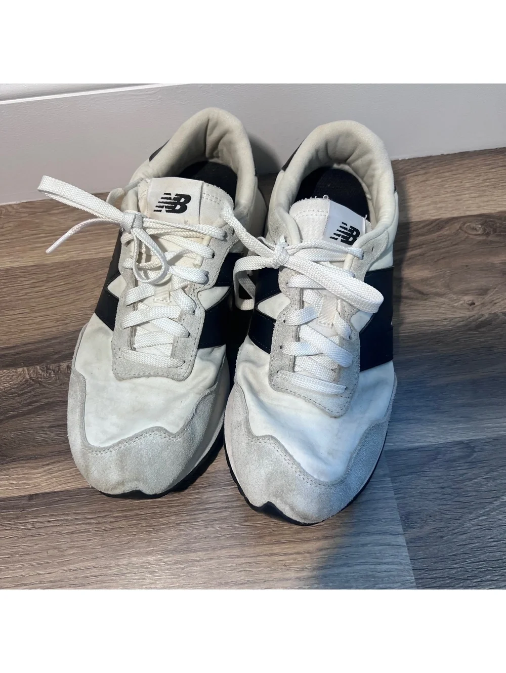 New Balance Sneakers M8.5/W10